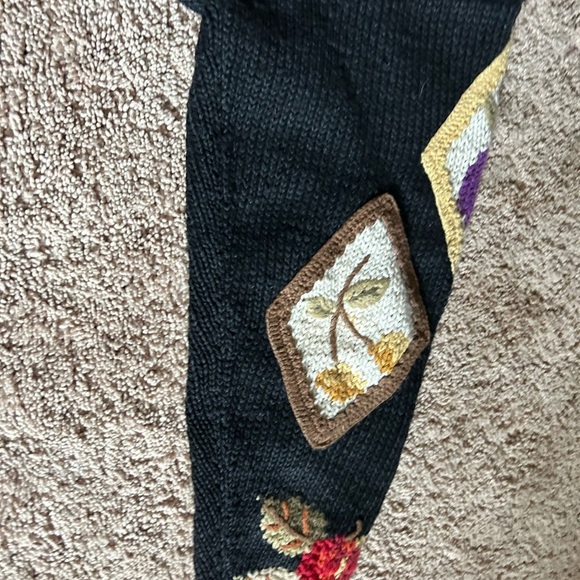 Elegant Black Cardigan with Vibrant Embroidery - Picture 7 of 9